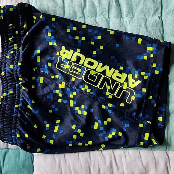 EUC Under Armour shorts size 18 months - Picture 5 of 5